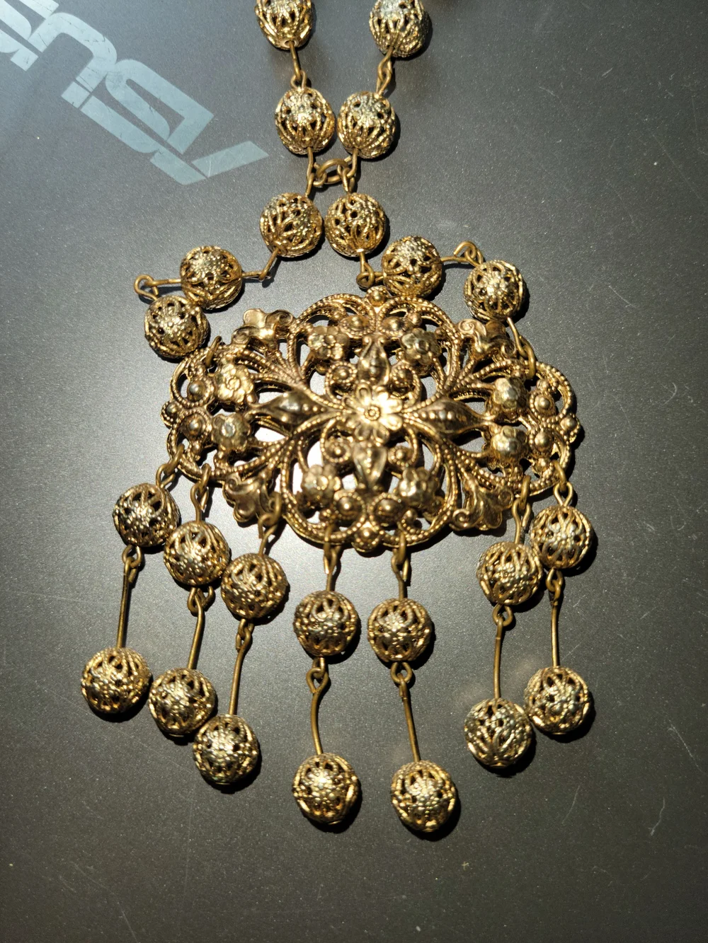 N/A elegant gold